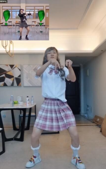 王者|王者荣耀最美女装大佬！酷酷的鑫又穿上JK短裙，而且还上街逛商场