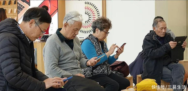 广告|没有广告的老年版APP，成不了年轻人的港湾