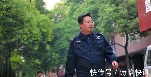 将进酒$他当年以状元身份入清华,被人们称为天才少年,后却在小区当保安