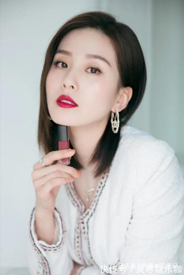 脸型 女人过了50岁尽量别留长发、烫卷发!推荐这4种发型,真洋气