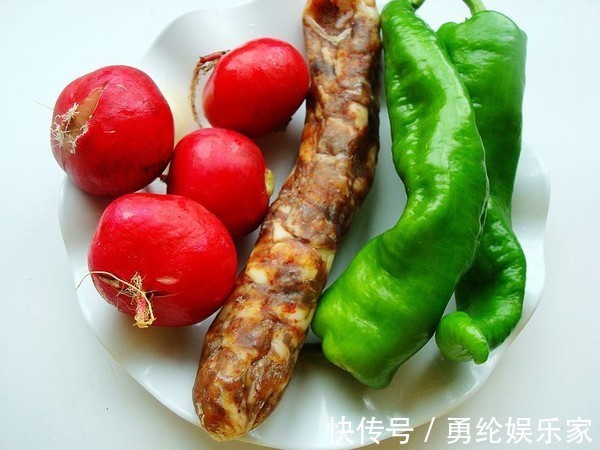 腊肠|萝卜就要这样做，大火炒一炒，口感清脆且入味，来一大口超下饭