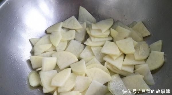 土豆和它一起吃是“天然泻药”，清肠排毒，皮肤白皙不长痘！