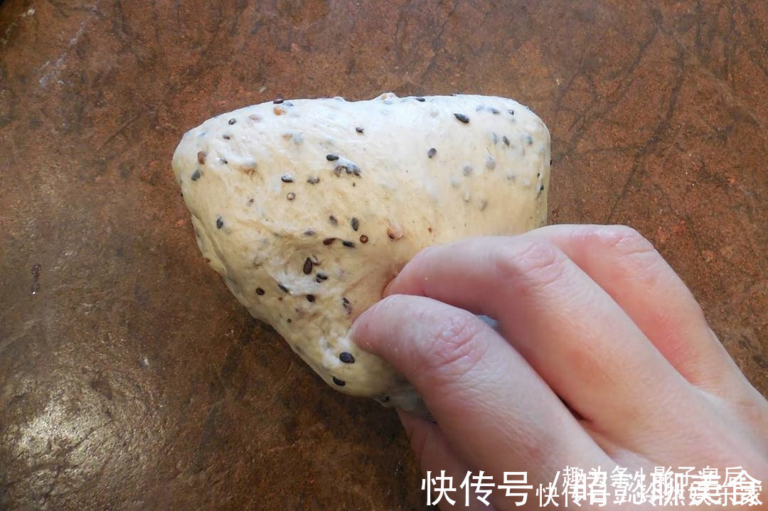 包子|比馒头简单，比包子好吃，我家隔三差五做一次，一出锅就抢光！