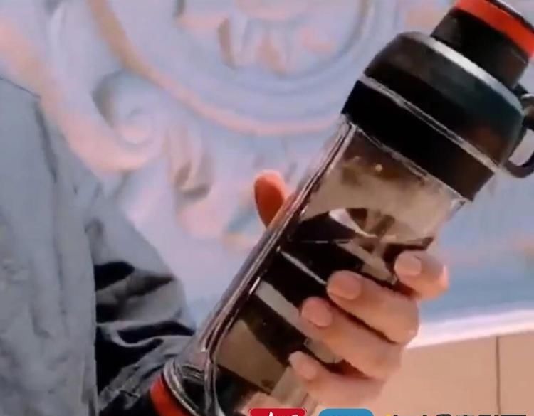 神器|学生水杯竟是“藏手机神器”？网友怒批：商家太没底线！