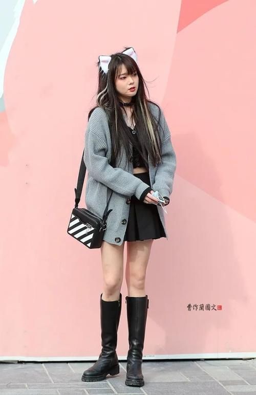 街拍:越穿越有高级感的高筒靴美女