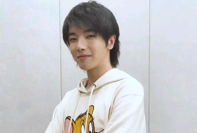 华晨宇经历了什么,曾想走上阳台跳下去,粉丝心疼……