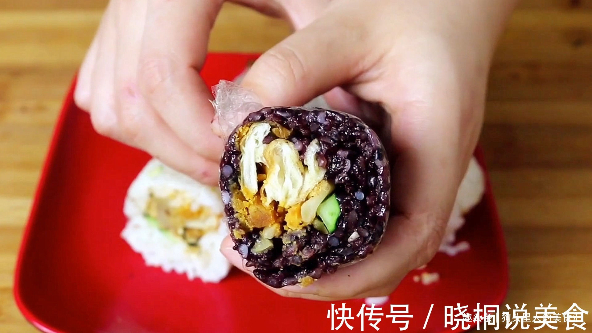 饭团家常做法，做早餐最适合，包一包就能吃，做法简单易学