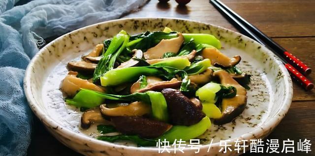 江一舟|不管炒啥青菜，牢记这3步，青菜碧绿不发黄不出水，很多人不知道