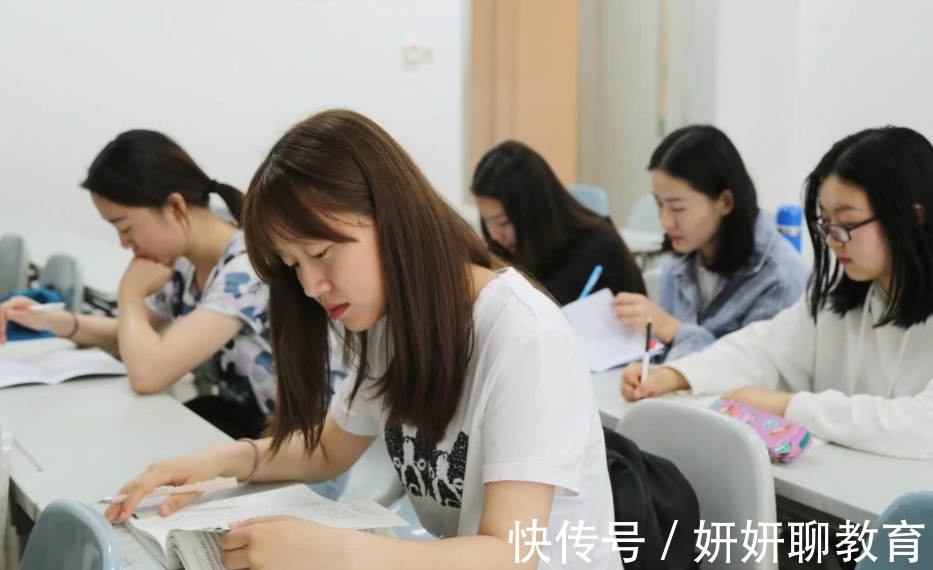 家庭|老师说:班级前10 的学生,不是天生的学霸,而是跟这4种家庭有关