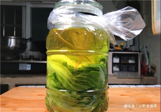 酸汤|腌酸菜时，一定不能放盐，教你正确做法，3天就能吃，放一年不坏