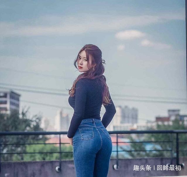 美女 挺拔婀娜的牛仔裤美女，走到哪都令路人魂牵梦绕！