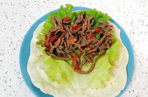 嫩牛肉卷饼的新做法，早餐吃它准没错，精神满满一整天