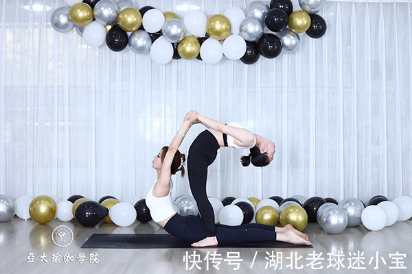 双肩|别再做仰卧起坐了！练核心这7个动作更全面有效！