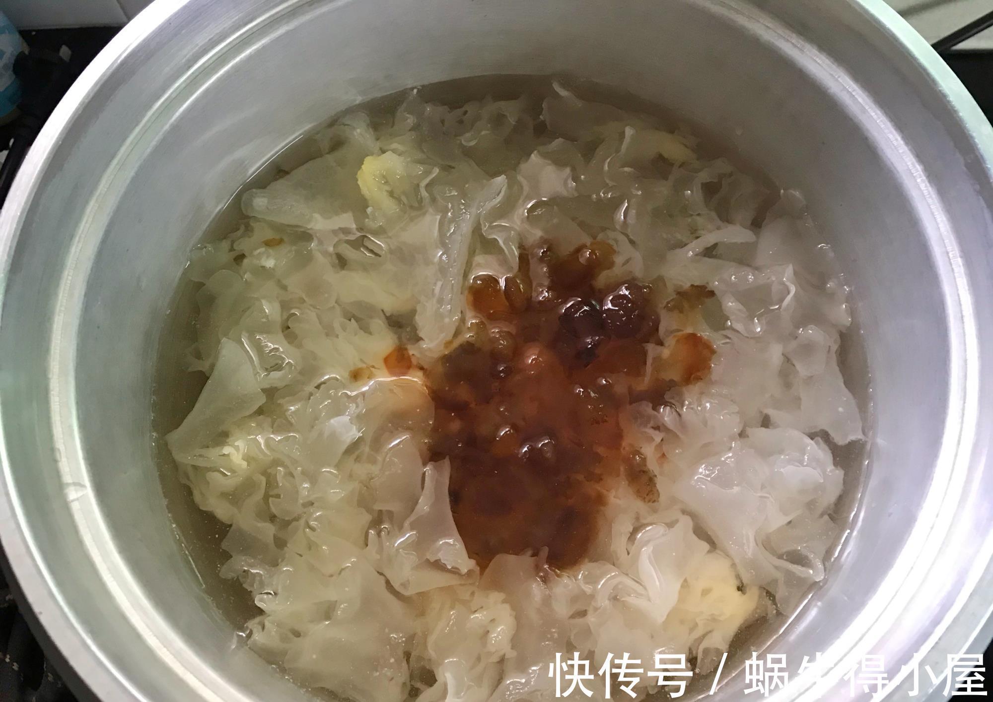食材|夏天，女人要多喝此甜羹，三种食材一起炖，营养滋润，面膜都省了