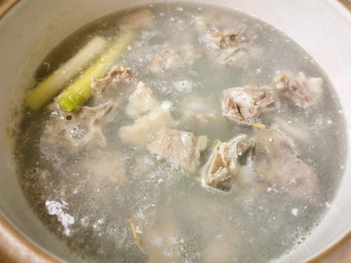 鲜美|煮羊肉汤,最忌讳放这调料,否则一锅肉都白煮了,汤不鲜美特难吃