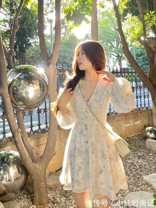 经验 优雅女人早秋都穿“连衣裙”,为你分享时髦的搭配经验,温婉知性