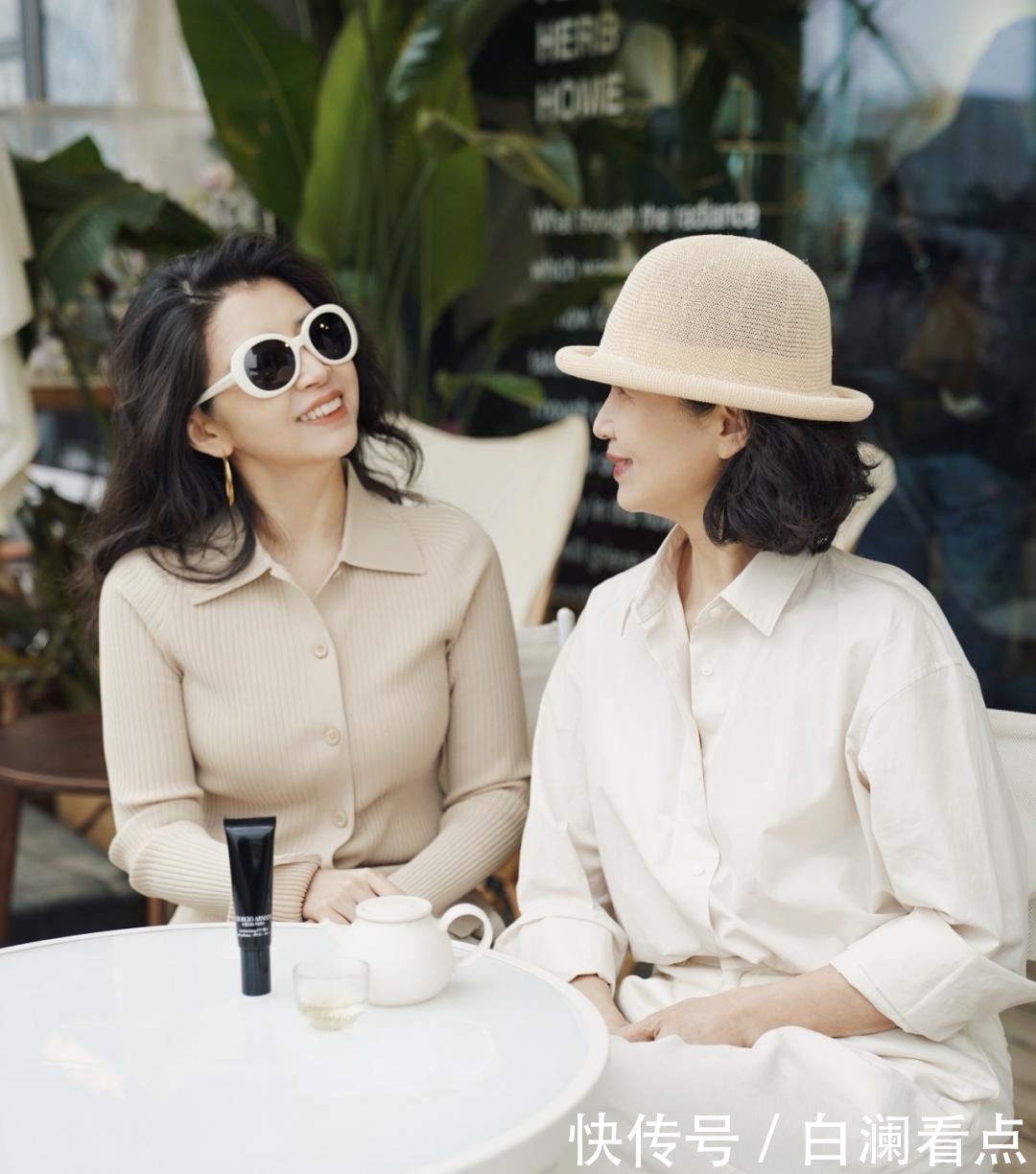 真正过年大世面的女人,尽量少穿卫衣,今年春天学三木妈妈这样穿