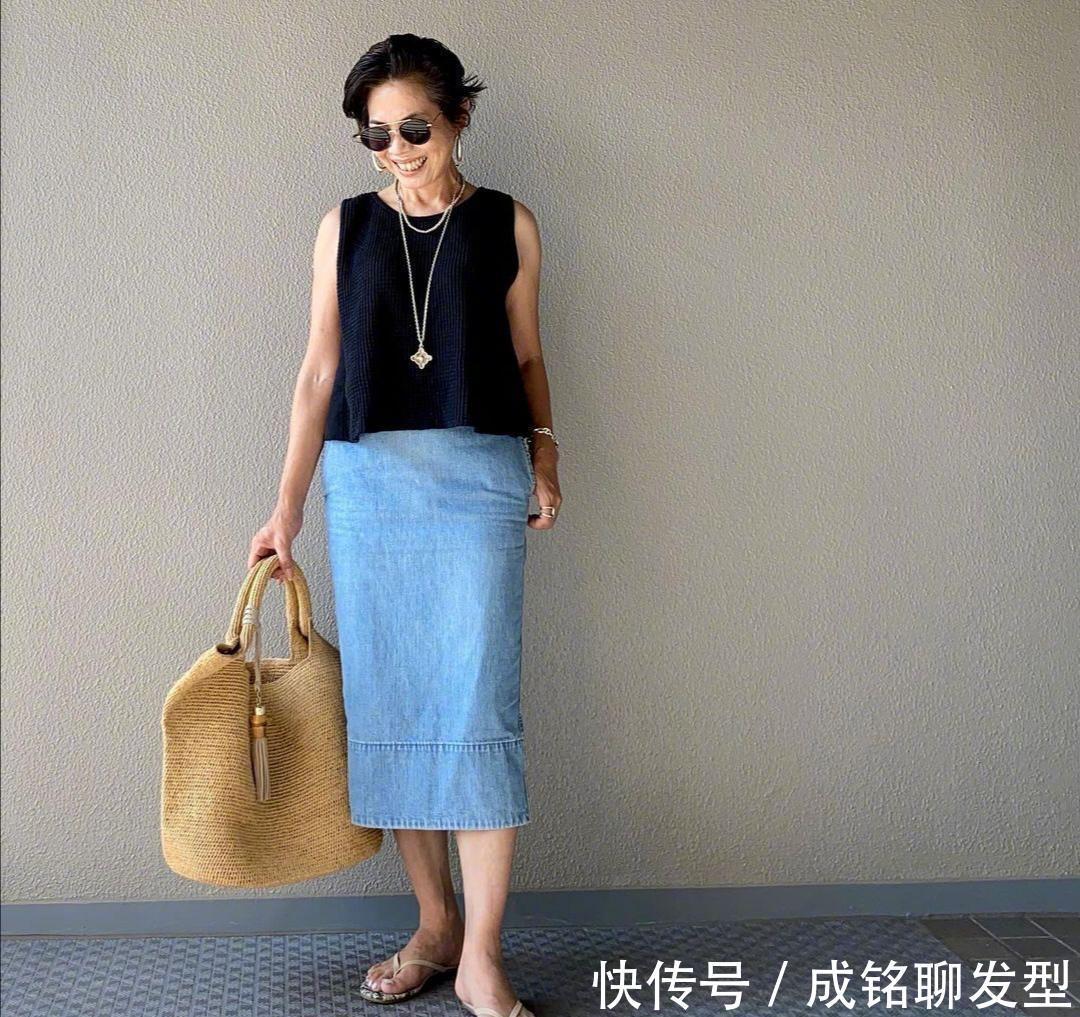 牛仔|奔六也要穿出时尚感,这位博主的搭配减龄又洋气,美得猜不出年龄
