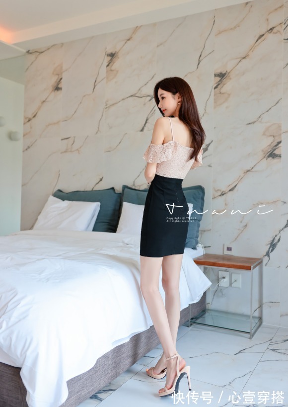 孙允珠|女神孙允珠高清时尚搭配:焦糖果杏温婉抹肩藤叶拼接裙