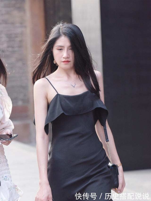 小姐姐 微胖女孩的神奇穿搭,黑色连衣裙展现不一样的气质,高雅又调皮!