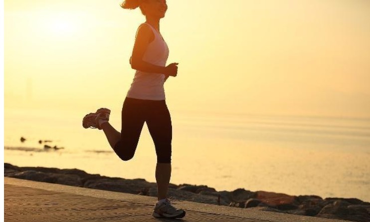 减肥瘦身|早上跑步和晚上跑步,哪个更减肥看完可能你就有选择了