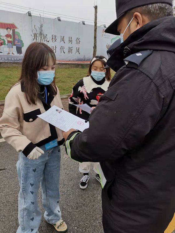 水城|水城：考生身份证丢失 民警10分钟补办