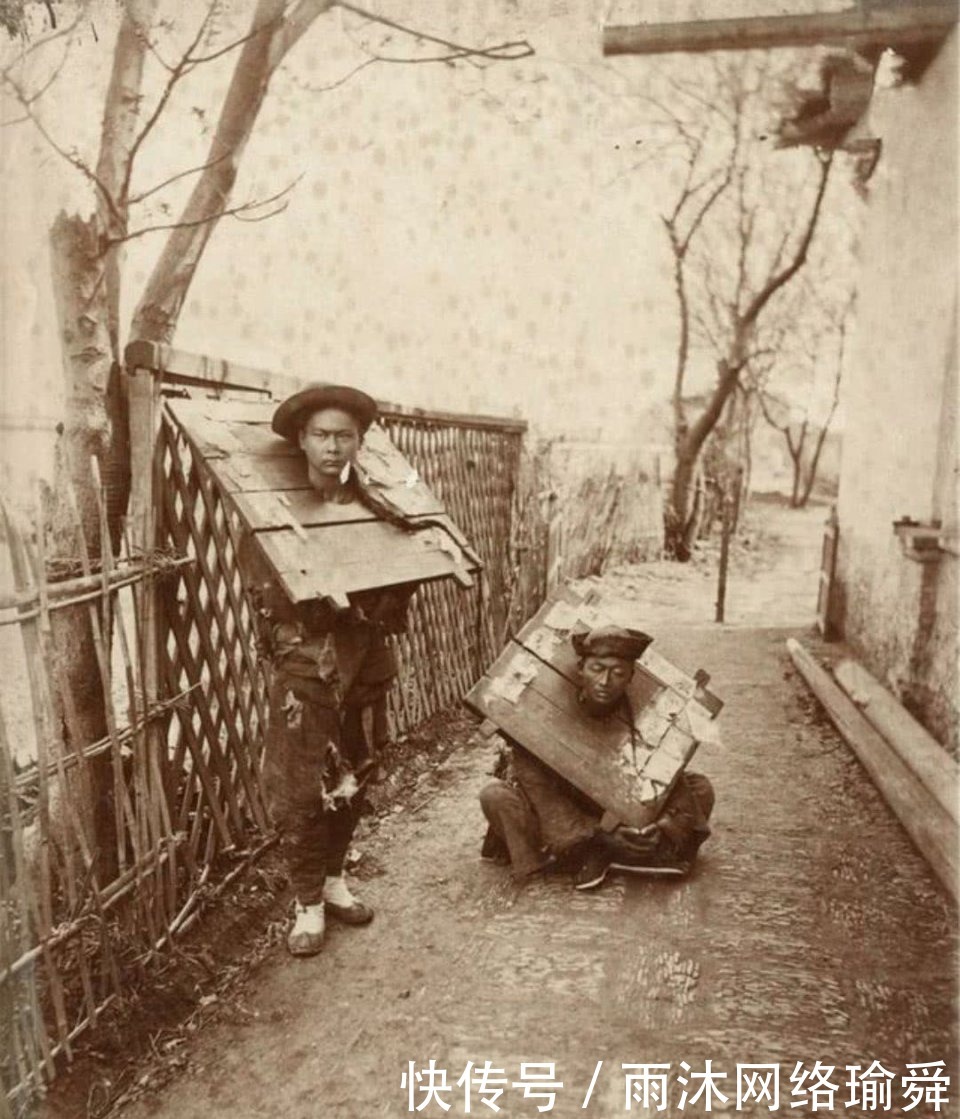 成群|真实老照片:街头乞丐成群,老宫女悠闲荡秋千,慈禧葬礼纸人抬轿