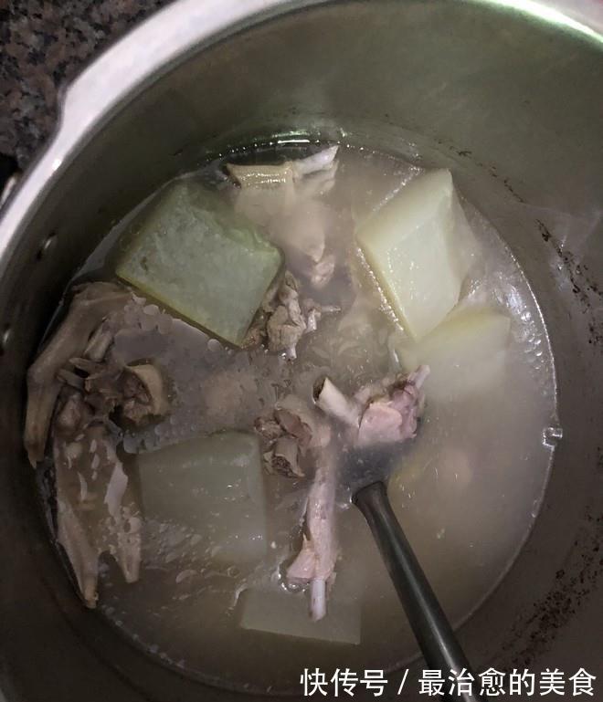 老鸭|季节交替，多给家人喝这汤，简单炖一炖，润肺去秋燥，安稳入秋
