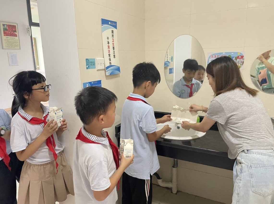 李同学|杭州市澎雅小学课间餐：暖胃给力，暖心环保