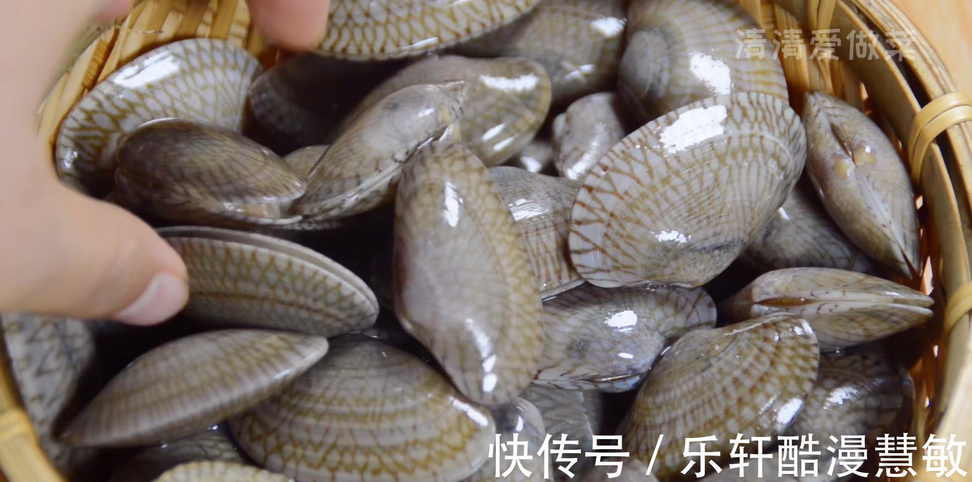 炒花蛤，别只会直接下锅焯水了，教你一招，花蛤干净又过瘾