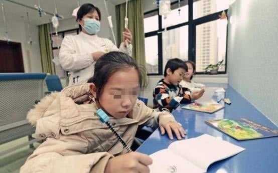 四年级|妈妈深夜在家长群里发了条消息,老师回复四个字,家长们乱作一团