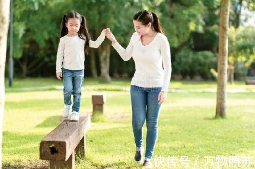 宝宝|为什么宝宝都会走路了,仍然坚持要抱抱?背后的原因让人心疼