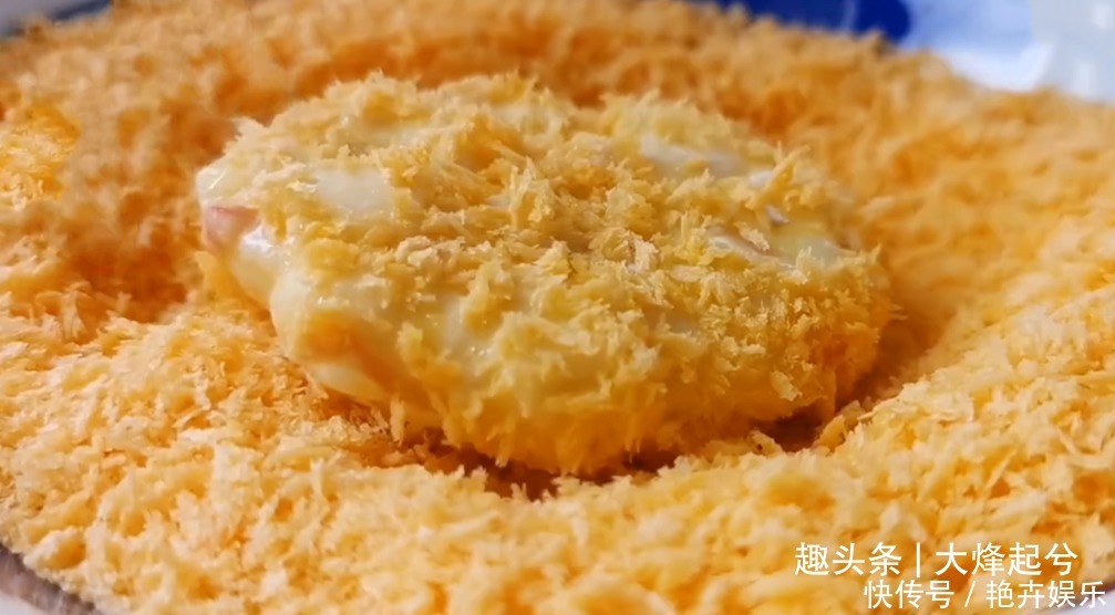 苹果加2个鸡蛋做法太香了,不油炸,一次做10个,出锅就光盘