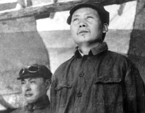 毛主席罕见老照片,与女儿李讷欣赏荷花,为模范小学教师签名留念- 快资讯