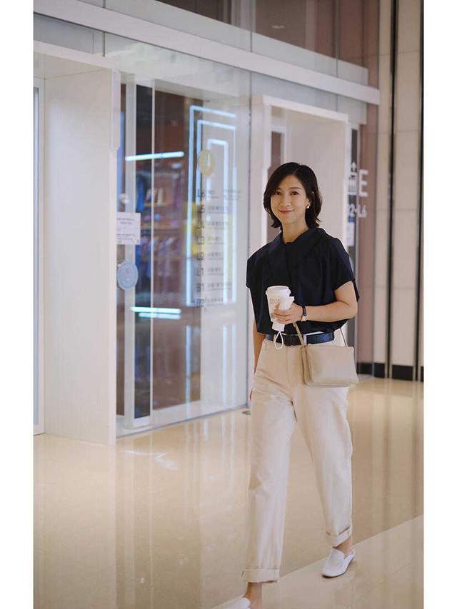 外套|40岁也能穿出高级感,蓝色外套搭配半身裙,最体面的中年女性穿搭