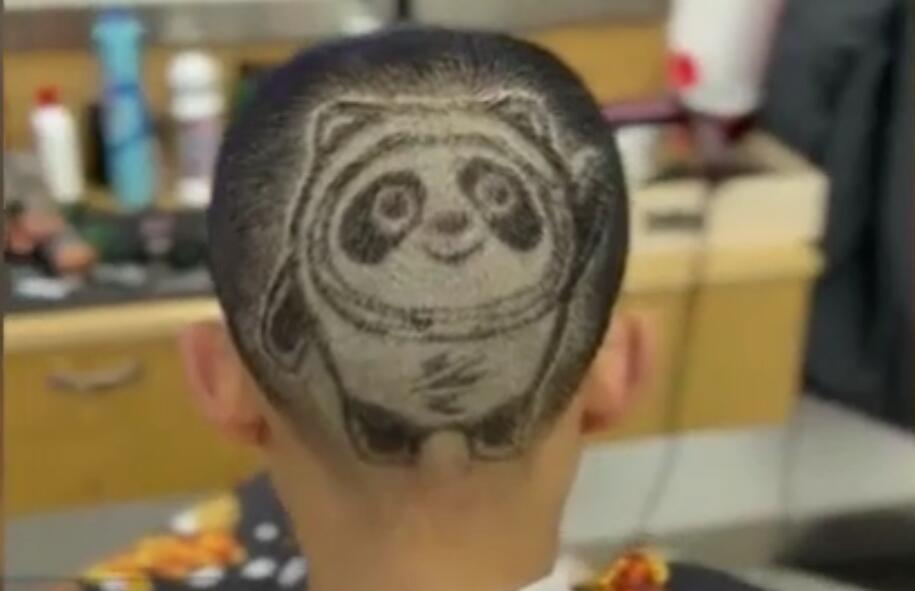 老师 大亮!Tony老师为顾客剪了个冰墩墩发型