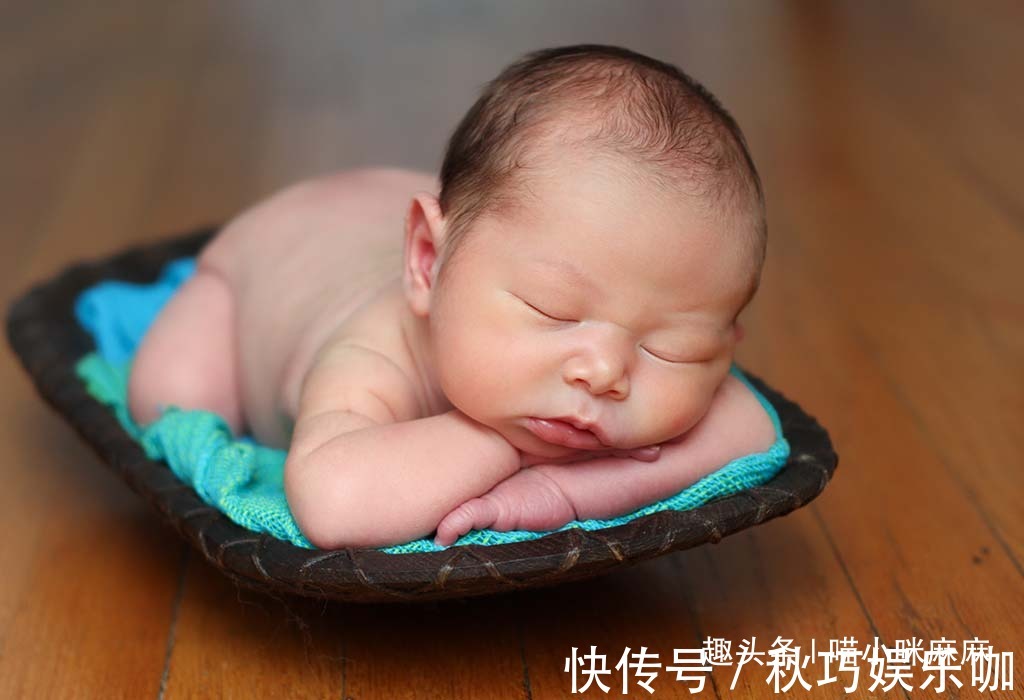 宝爸|“新手爸爸”陪娃午睡,醒后发现宝宝身体“凉了”,这反应绝了