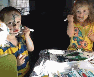 包装袋|别让孩子拿它当“玩具”,小心眼球“被融”,家里有的抓紧仍