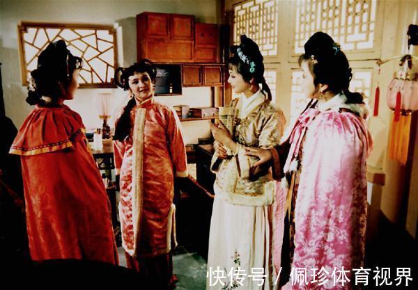 宝琴$红楼梦:薛宝琴出场很难堪,贾母捧她是为了遮丑!结局难逃薄命司