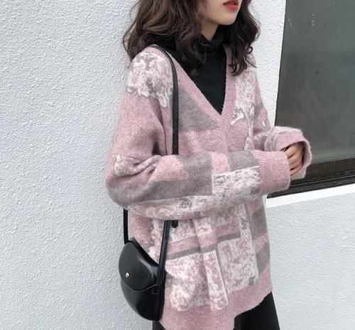 V领毛衣怎么穿才好看，学会这三点，脸圆女生不用愁