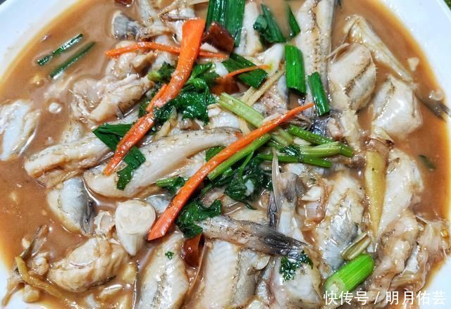 朋友聚餐，5个人点了10道菜花了350元，都说太值了