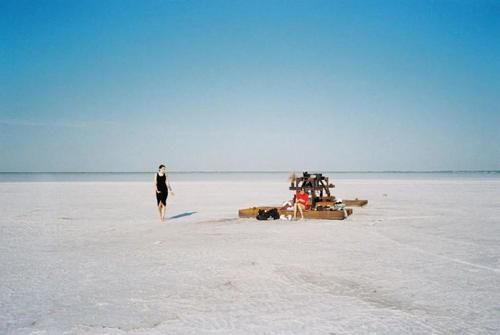 网友|火车驶入粉色盐湖，俄版《千与千寻》如此唯美