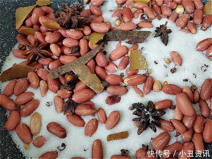 还在吃炸花生米太油腻,不健康,新做法更香更脆,10天不回潮