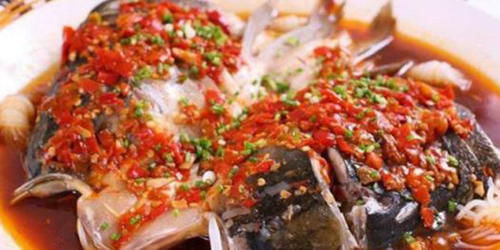  美食推荐：肉末蒸豆腐，三丁虾仁，剁椒鱼头，宫保三丁的做法