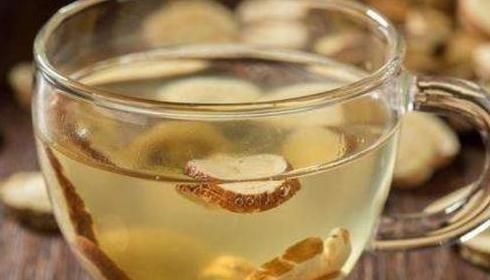 每天坚持喝两杯黄芪泡水,四个好处不请自来,