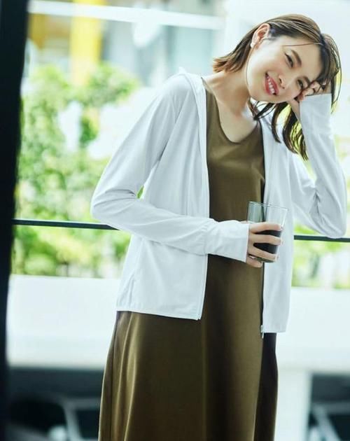  宅家|优衣库啥时候这么贴心了？瞧日系“宅家穿搭”，基本款照样很时髦