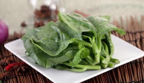  痔疮发作，痛苦难当？常吃这几种食物，痔疮可能悄悄远离你