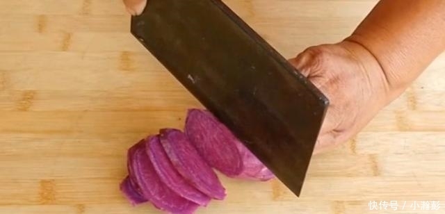 双色|农村妈妈教你做紫薯双色馒头,香甜松软,一顿吃5个不够!