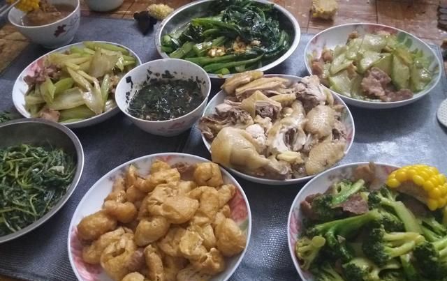 婆媳之间|5岁孙子问奶奶你又来蹭饭了吗妈妈一句话令老人感激