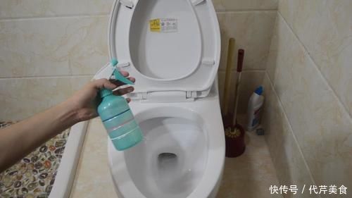 异味|白醋倒在手心搓一搓,作用太棒了,知道的人不多,学会一生有用